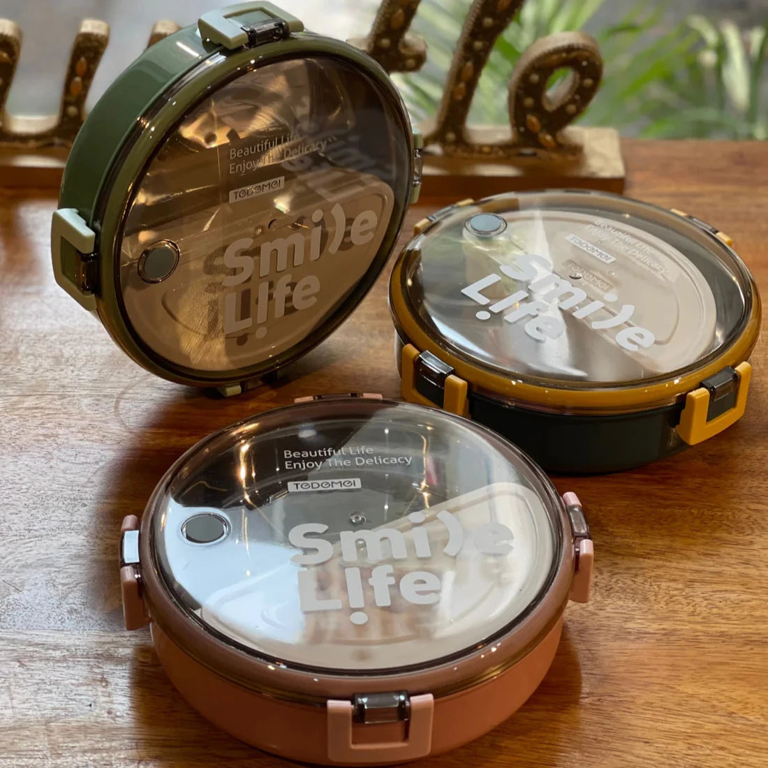 Sleek Round Lunch box 🎁
Leak proof